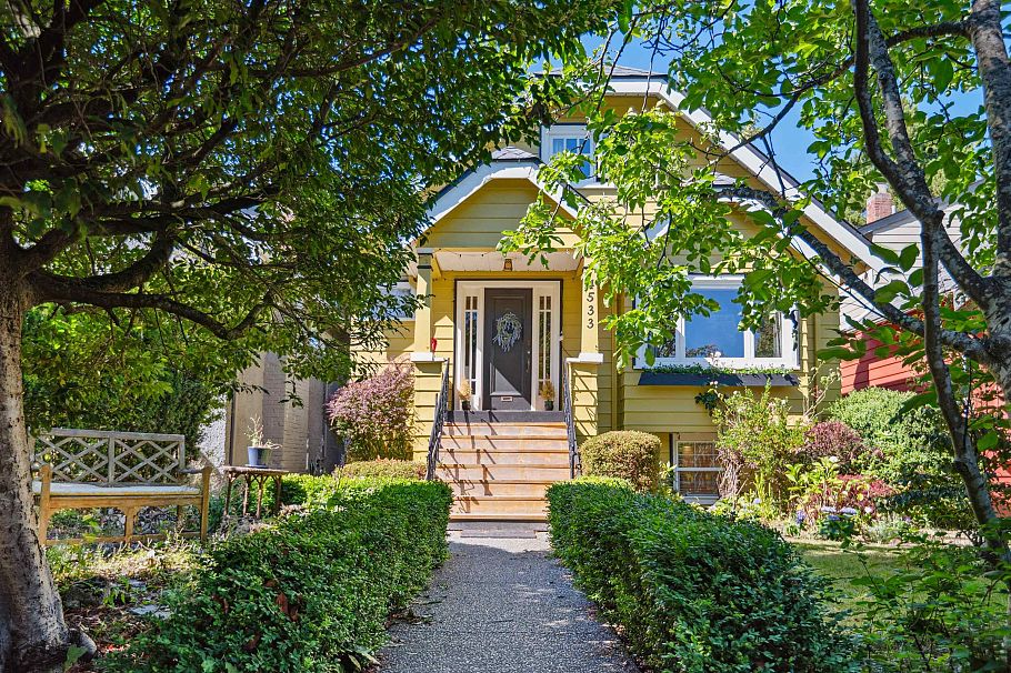 4533 W 8th Avenue Vancouver, BC - 1