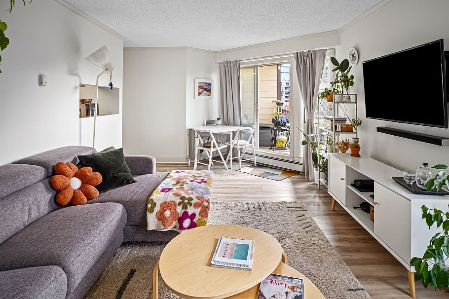 205 235 W 4th Street North Vancouver, BC - 4