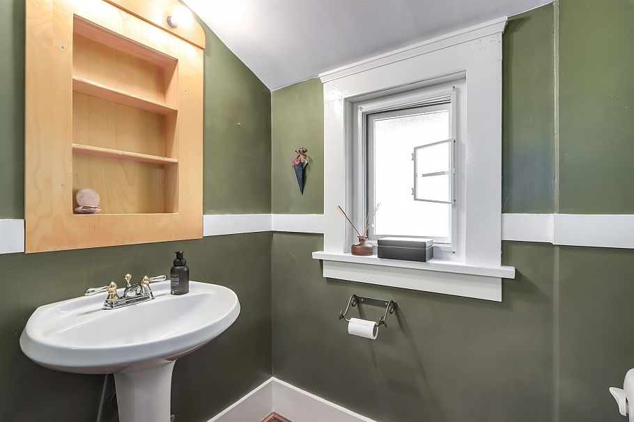 4529 W 8th Avenue Vancouver, BC - 17