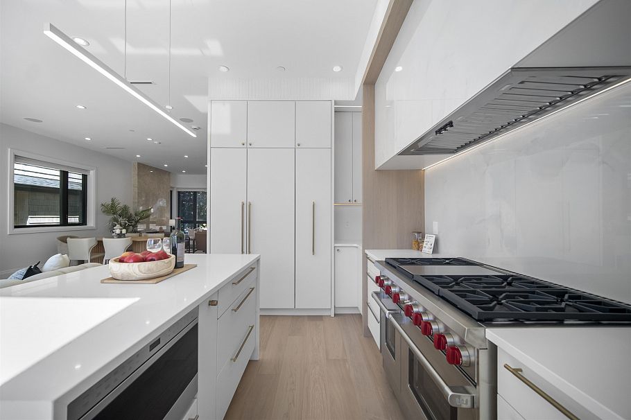 3940 W 24th Avenue Vancouver, BC - 9