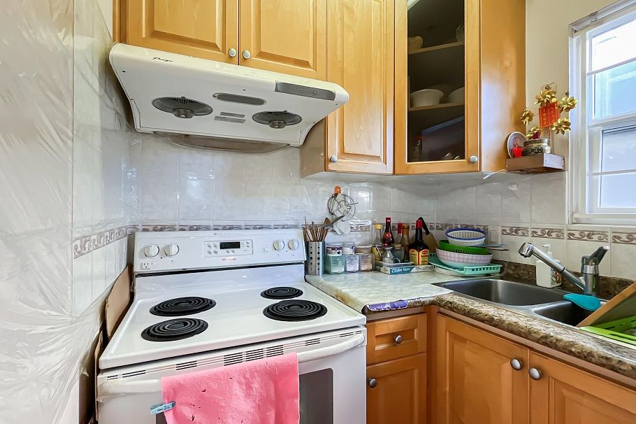 2802 E 45th Avenue Vancouver, BC - 10