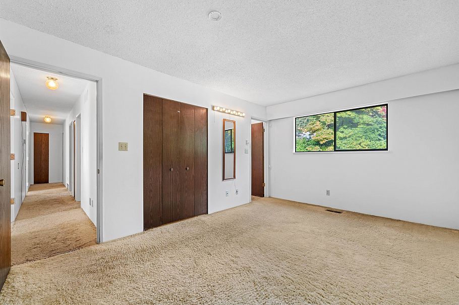 1006 Hendecourt Road North Vancouver, BC - 20