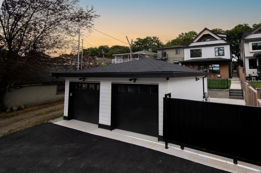 1 3576 E Pender Street Vancouver, BC - 31