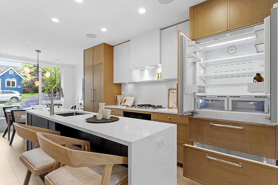 555 W 26th Avenue Vancouver, BC - 7