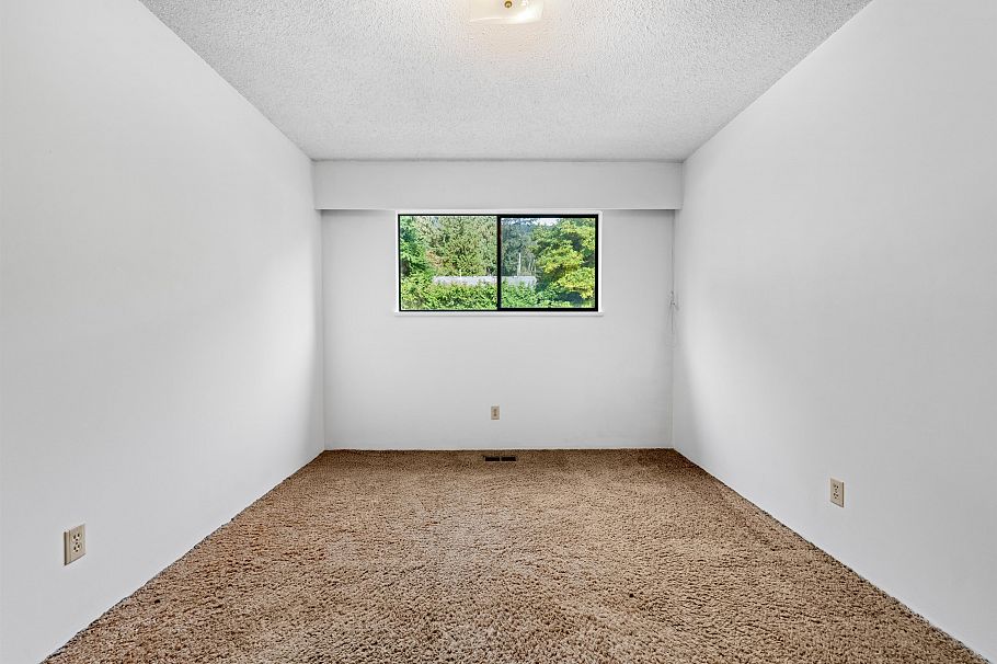 1006 Hendecourt Road North Vancouver, BC - 23