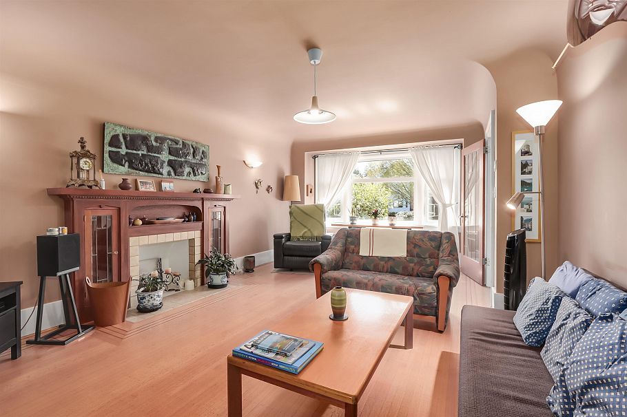 4529 W 8th Avenue Vancouver, BC - 4