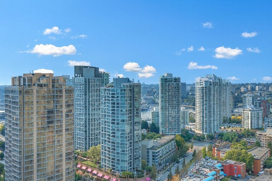 2704 909 Mainland Street Vancouver, BC - 3