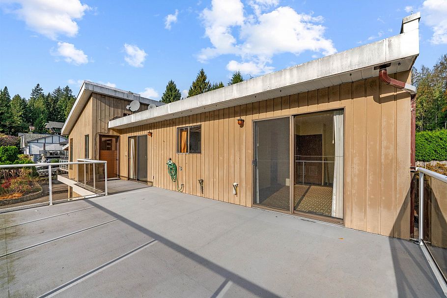 1006 Hendecourt Road North Vancouver, BC - 31