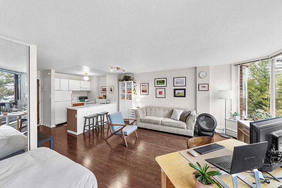 411 1333 Hornby Street Vancouver, BC - 3