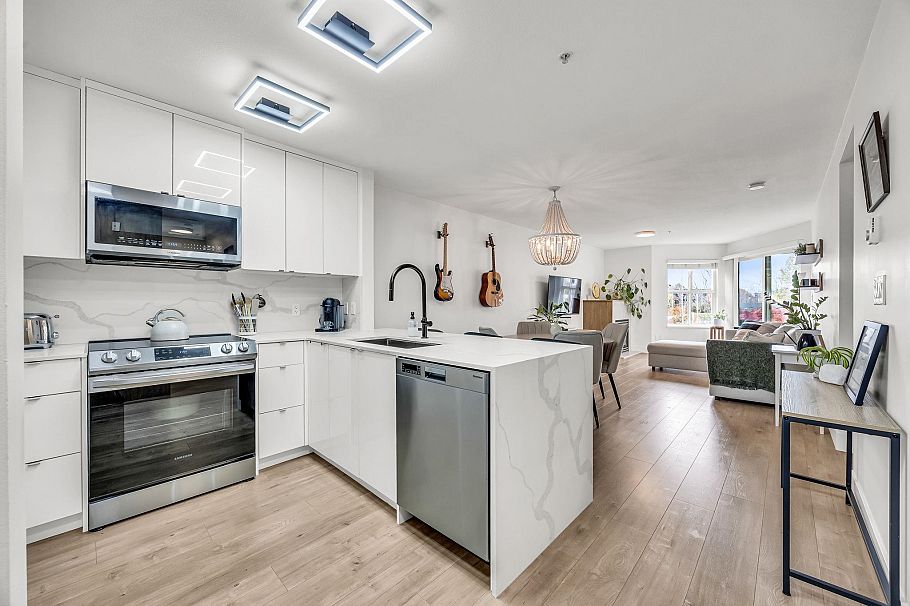 213 3038 E Kent Avenue South Vancouver, BC - 2