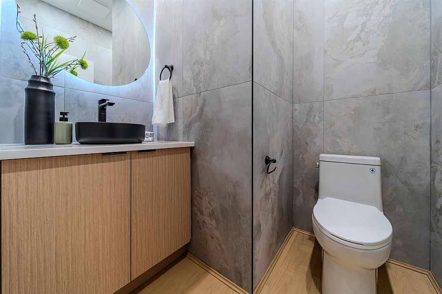 2 3576 E Pender Street Vancouver, BC - 25