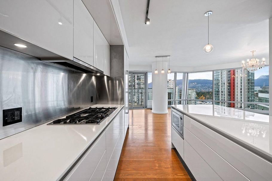 2705 1151 W Georgia Street Vancouver, BC - 4