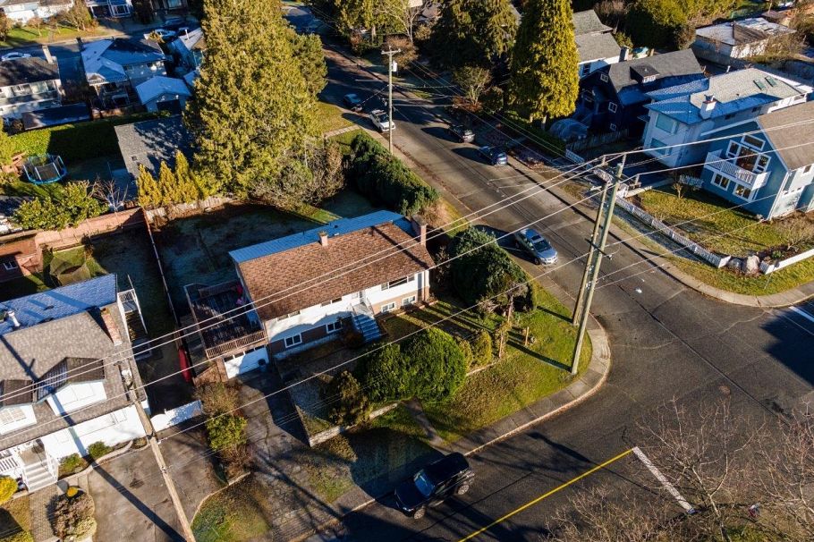 780 E 16th Street North Vancouver, BC - 6