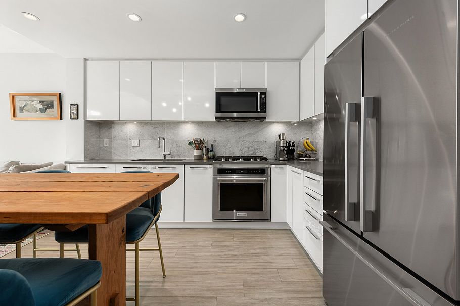 311 2651 Library Lane North Vancouver, BC - 2