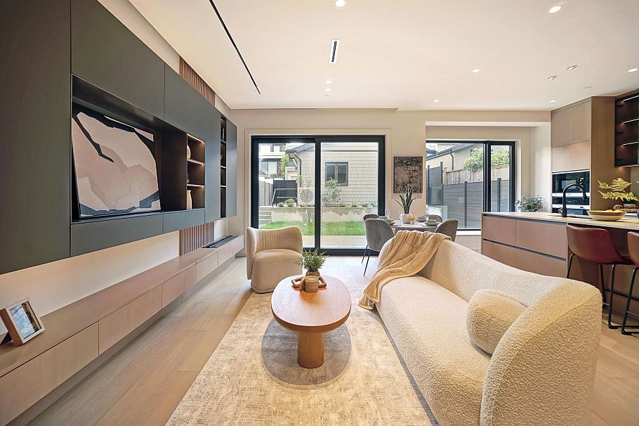 2 3460 W 14th Avenue Vancouver, BC - 4