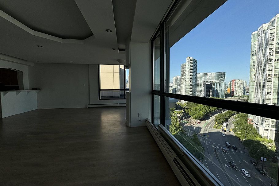 1177 PACIFIC BLVD, Vancouver BC V6Z 2R8 Vancouver, BC - 2