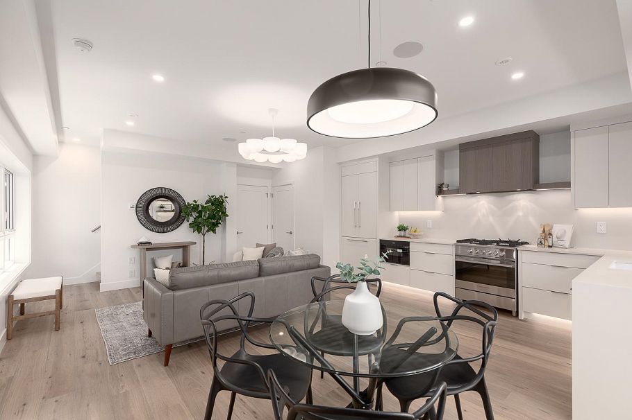 1135 W 33rd Avenue Vancouver, BC - 1