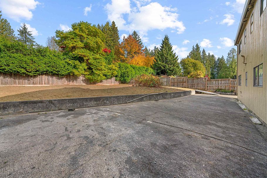 1006 Hendecourt Road North Vancouver, BC - 33