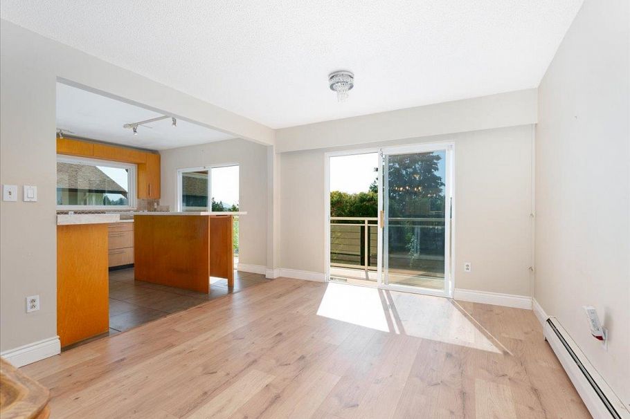 1228 Adderley Street North Vancouver, BC - 6