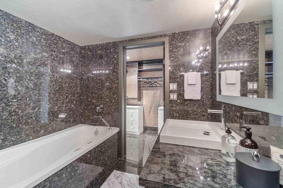 2201 909 Burrard Street Vancouver, BC - 22