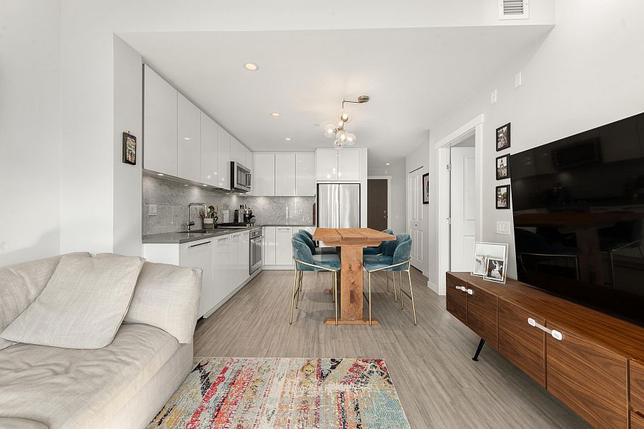 311 2651 Library Lane North Vancouver, BC - 10