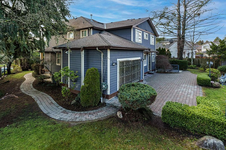 607 W 53 Avenue Vancouver, BC - 3