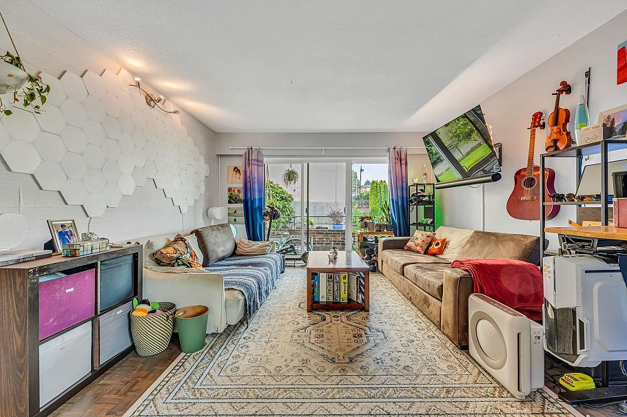 207 2025 W 2nd Avenue Vancouver, BC - 1