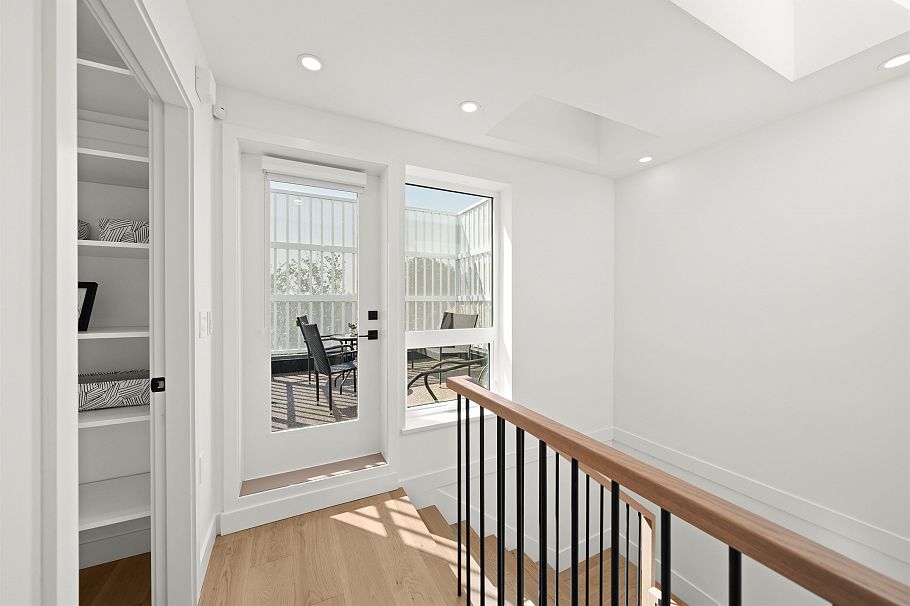 2412 Victoria Drive Vancouver, BC - 21