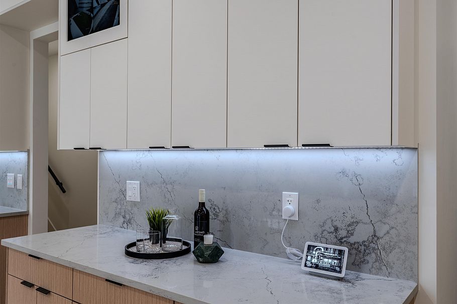 2 3576 E Pender Street Vancouver, BC - 3