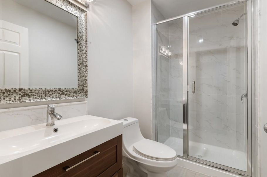 271 Montroyal Boulevard North Vancouver, BC - 10