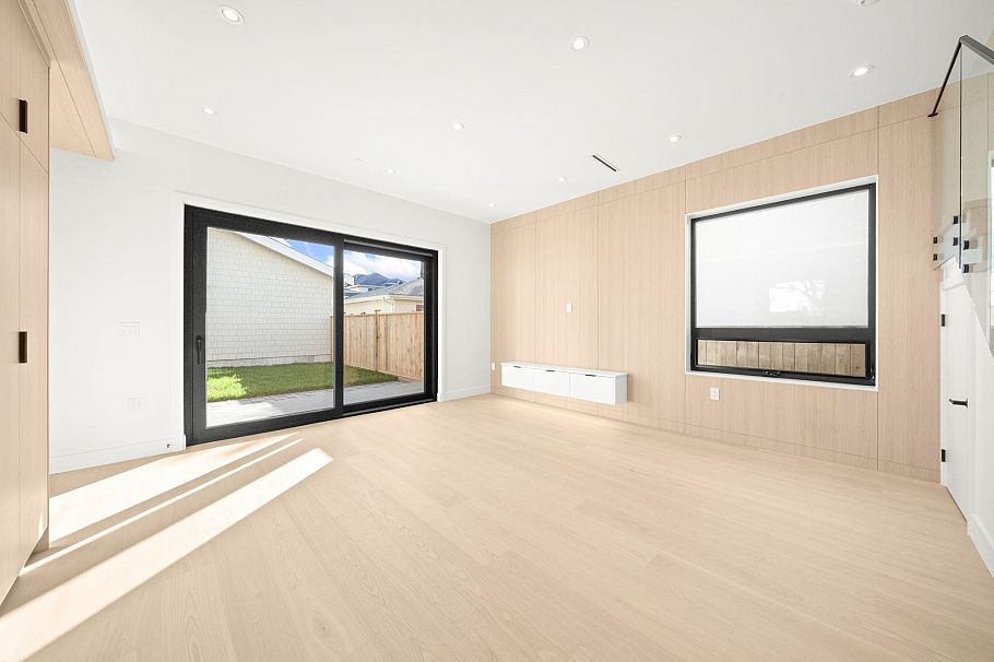 3925 Wallace Street Vancouver, BC - 2