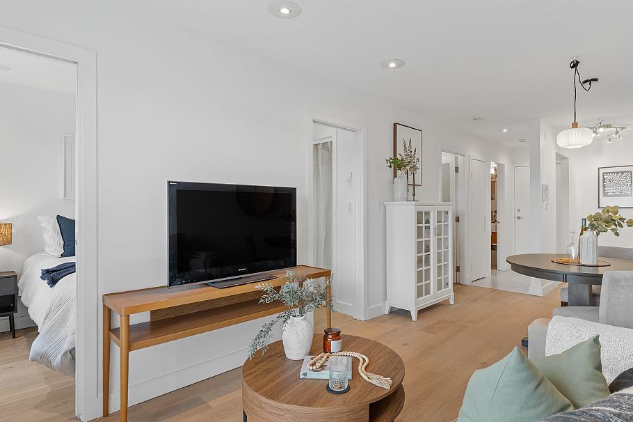 201 4315 Fraser Street Vancouver, BC - 5