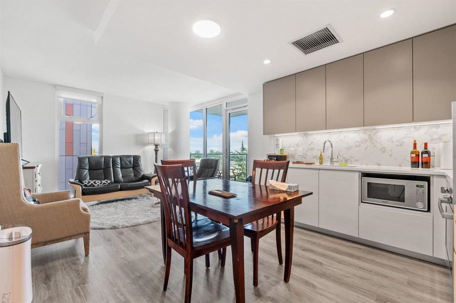 502 8188 Fraser Street Vancouver, BC - 2