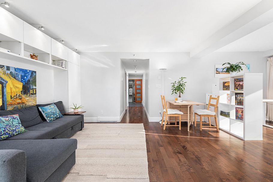 206 2988 Alder Street Vancouver, BC - 3