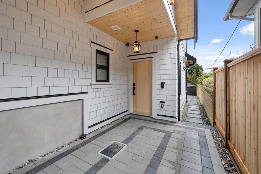 2 2247 Parker Street Vancouver, BC - 31