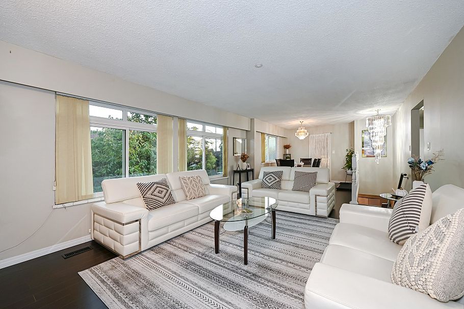 2295 E 48th Avenue Vancouver, BC - 4