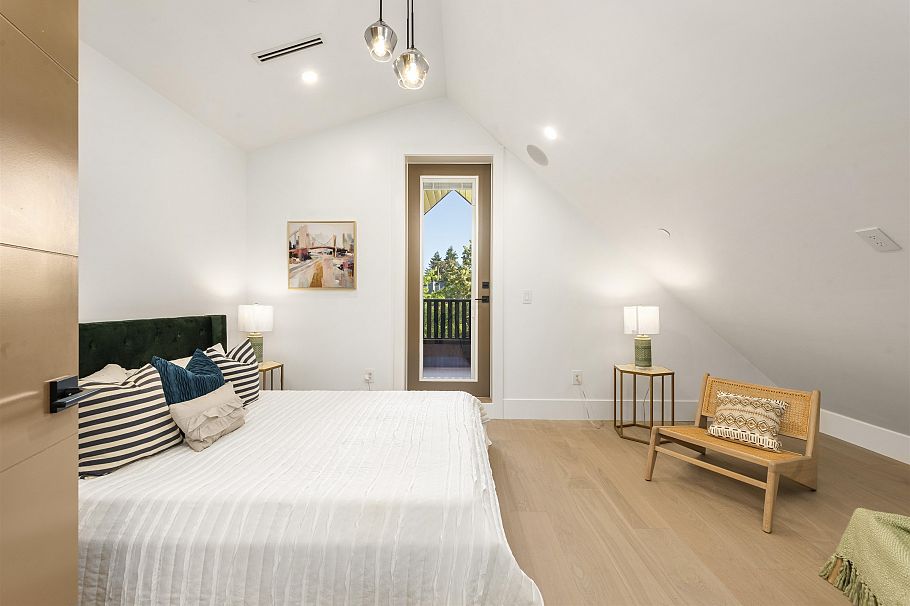 1 847 E 10th Avenue Vancouver, BC - 26