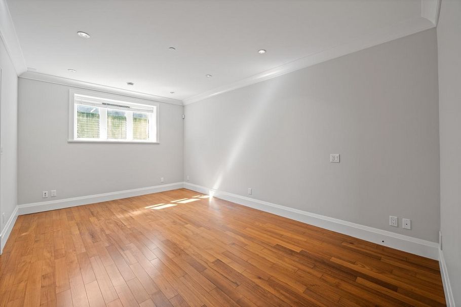 2963 W 43rd Avenue Vancouver, BC - 22