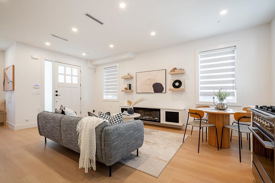 2107 E 33rd Avenue Vancouver, BC - 5