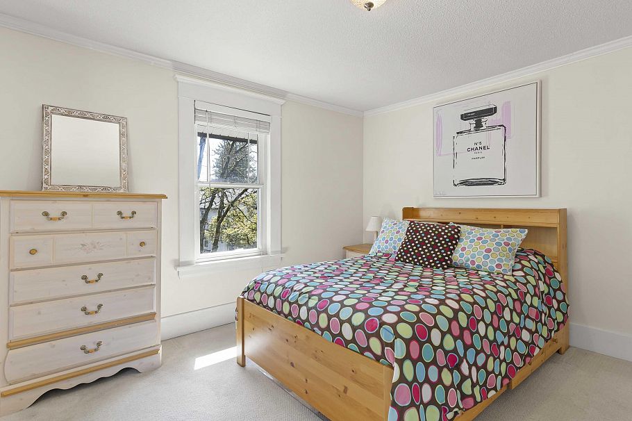 3215 W 39th Avenue Vancouver, BC - 9