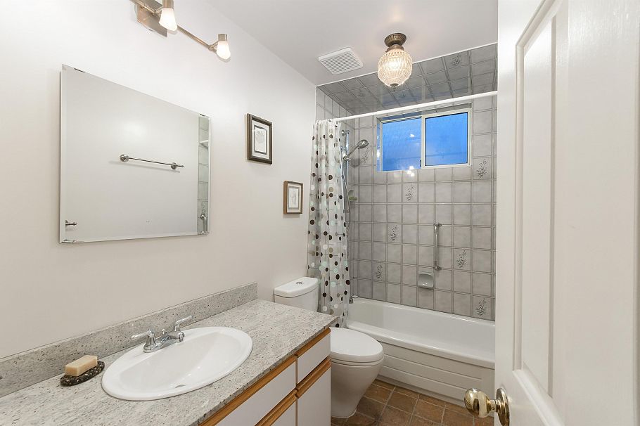 3316 W 3rd Avenue Vancouver, BC - 8