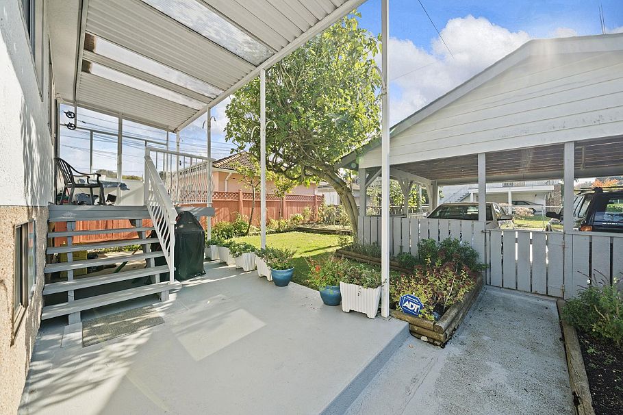 2604 E 19th Avenue Vancouver, BC - 7