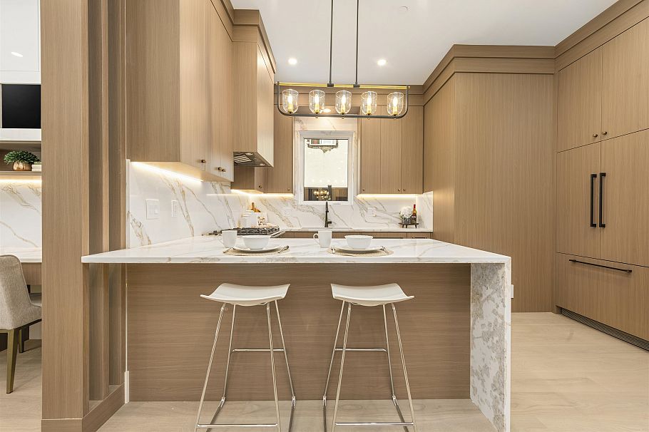 1 847 E 10th Avenue Vancouver, BC - 10