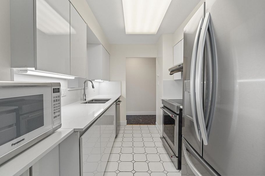 401 1235 W Broadway Vancouver, BC - 16