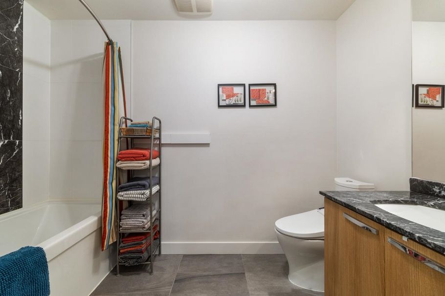 212 733 W 14th Street North Vancouver, BC - 13