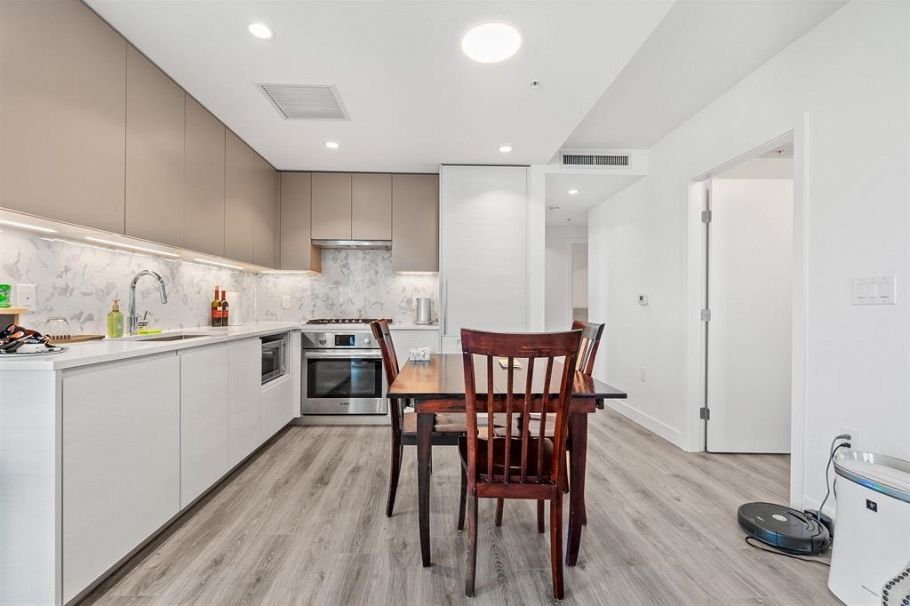 502 8188 Fraser Street Vancouver, BC - 4