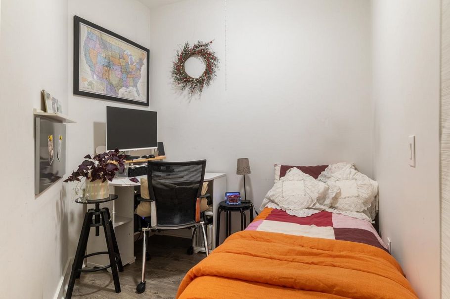 212 733 W 14th Street North Vancouver, BC - 12