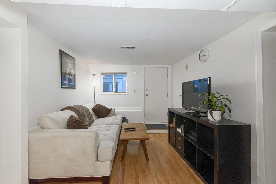 3316 W 3rd Avenue Vancouver, BC - 18