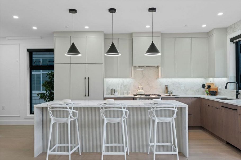 3 2282 E 8th Avenue Vancouver, BC - 2