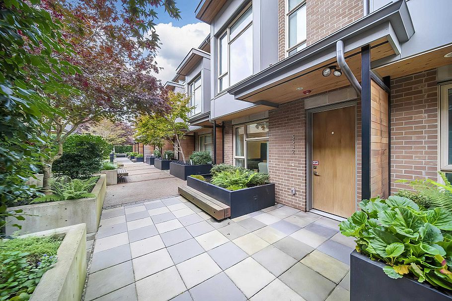 5532 Oak Street Vancouver, BC - 2